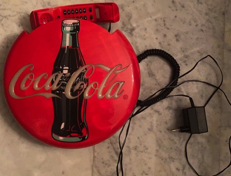 26151-2 € 25,00 coca cola telefoon met verlichting.jpeg